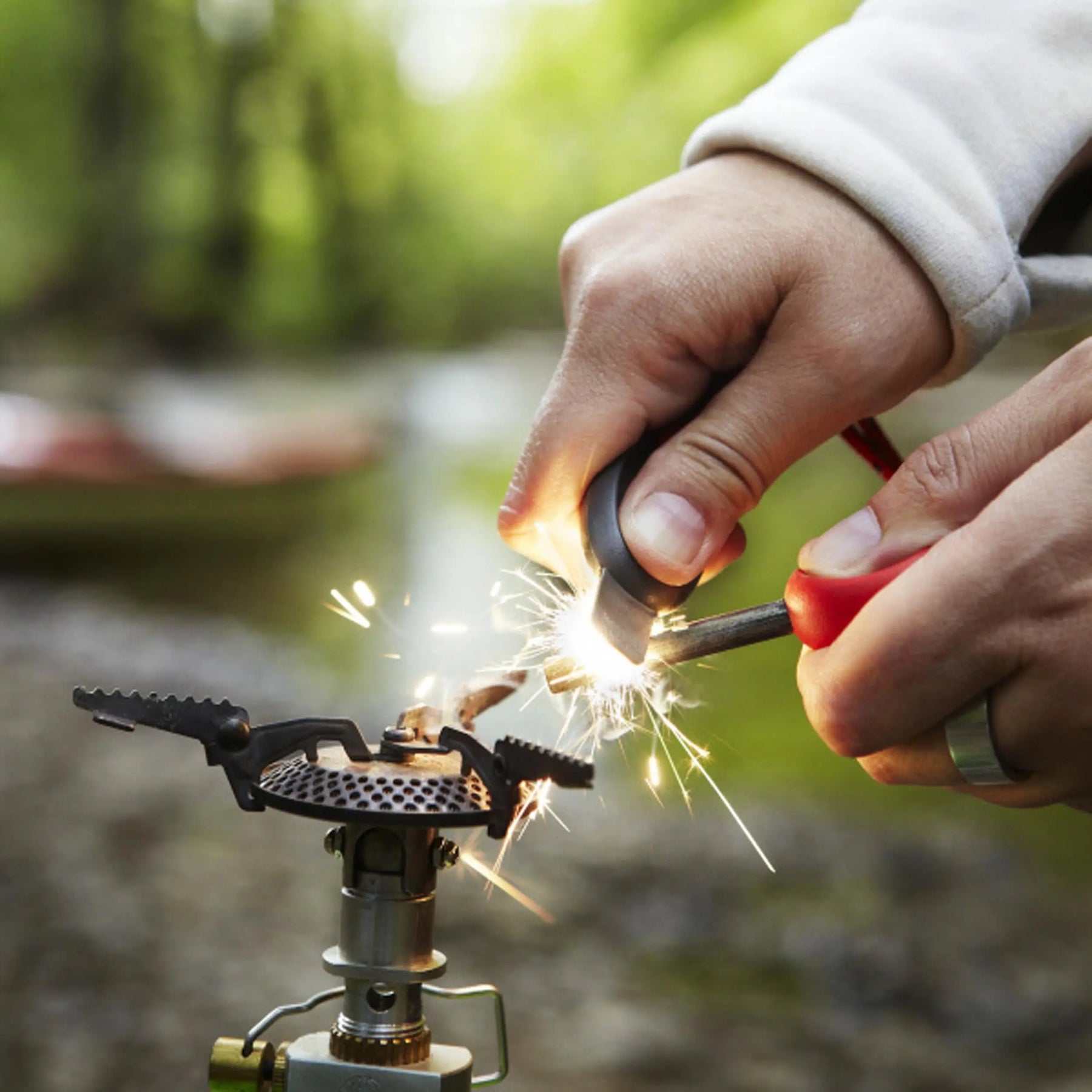 "Allume-feu Scout Bio Plastic Firesteel 2.0 : Étincelles 3100° pour allumage facile et écologique, conçu pour l'armée suédoise, résistant à l'eau, matériaux biodégrad