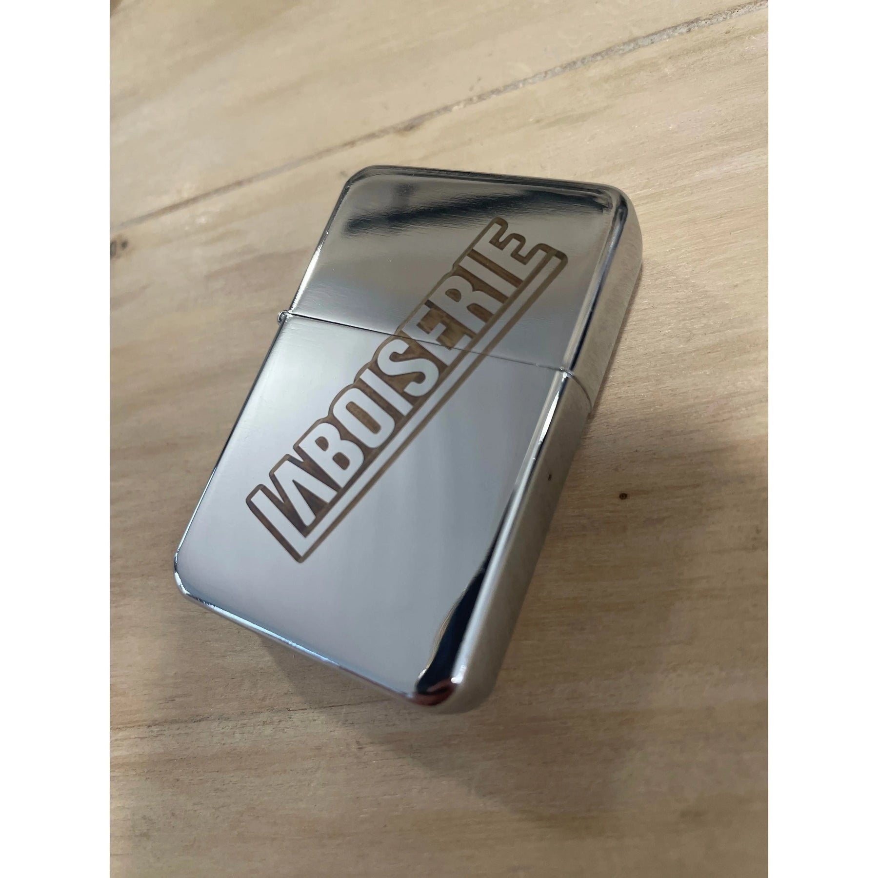 Briquet en métal poli US avec détails de boiserie