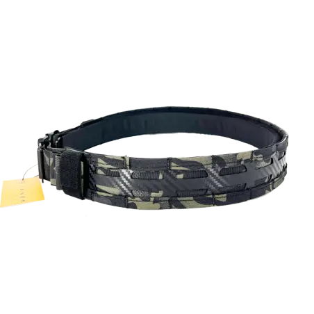 Ceinture tactique Conquer FL en Multicam Black avec boucle haute résistance et polymère, réglable et interchangeable, disponible en trois tailles
