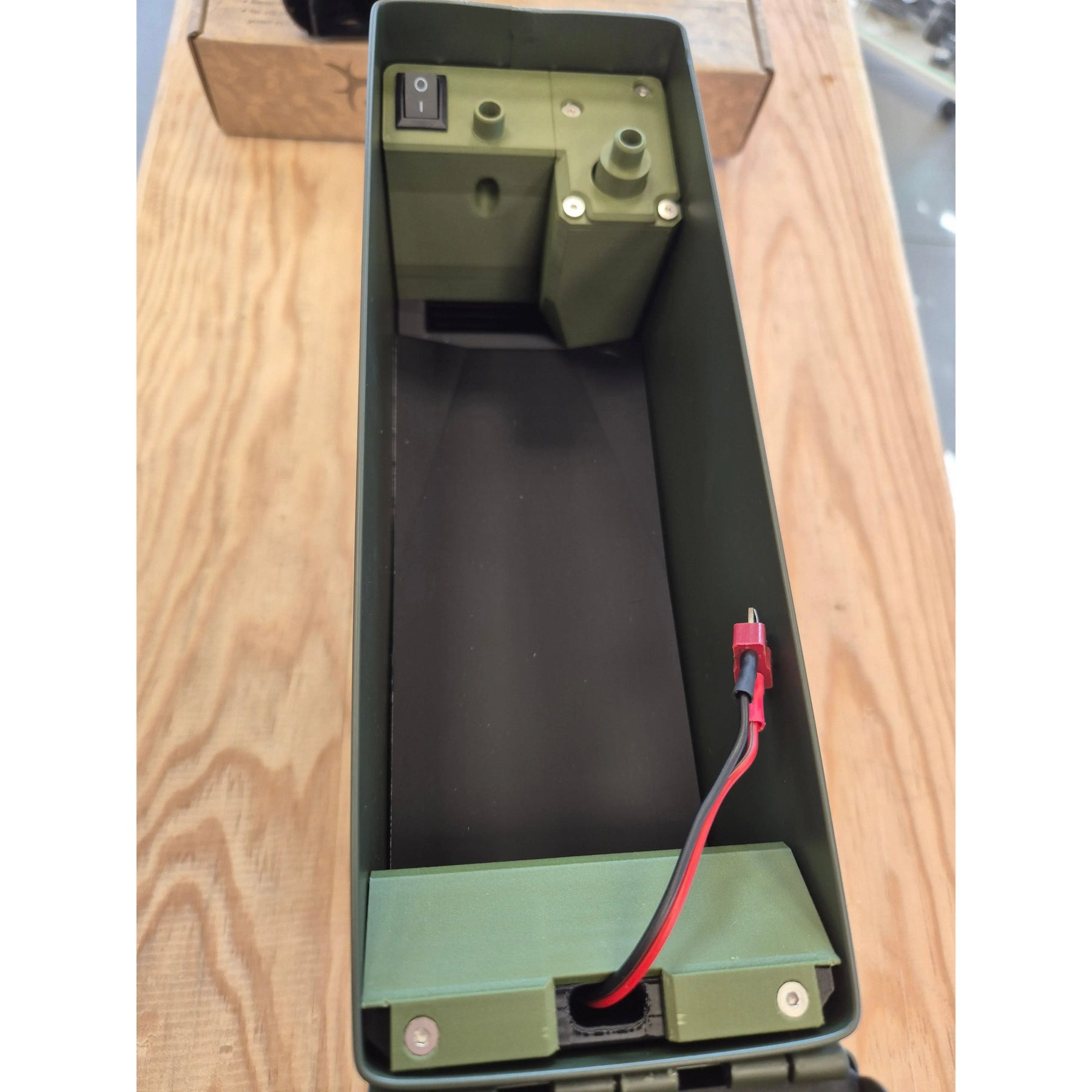 Boîte de recharge électrique étanche pour billes Bios avec arrêt automatique et buse de déchargement intégrée