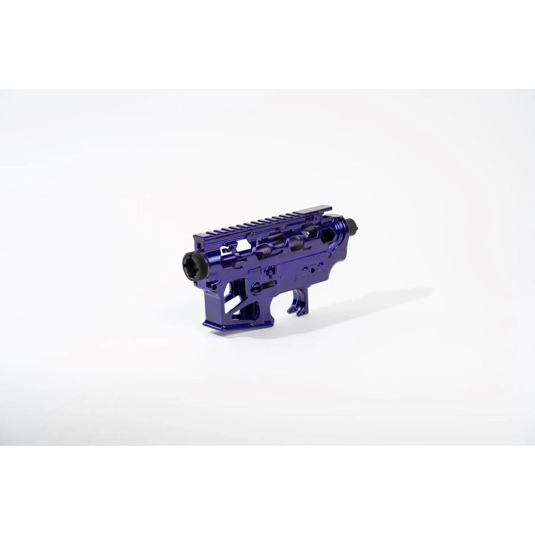 Corps Skeleton Essencial Airsoft en alu avec motifs uniques usinés en cnc, peinture époxy, variété de finitions et accessoires inclus.