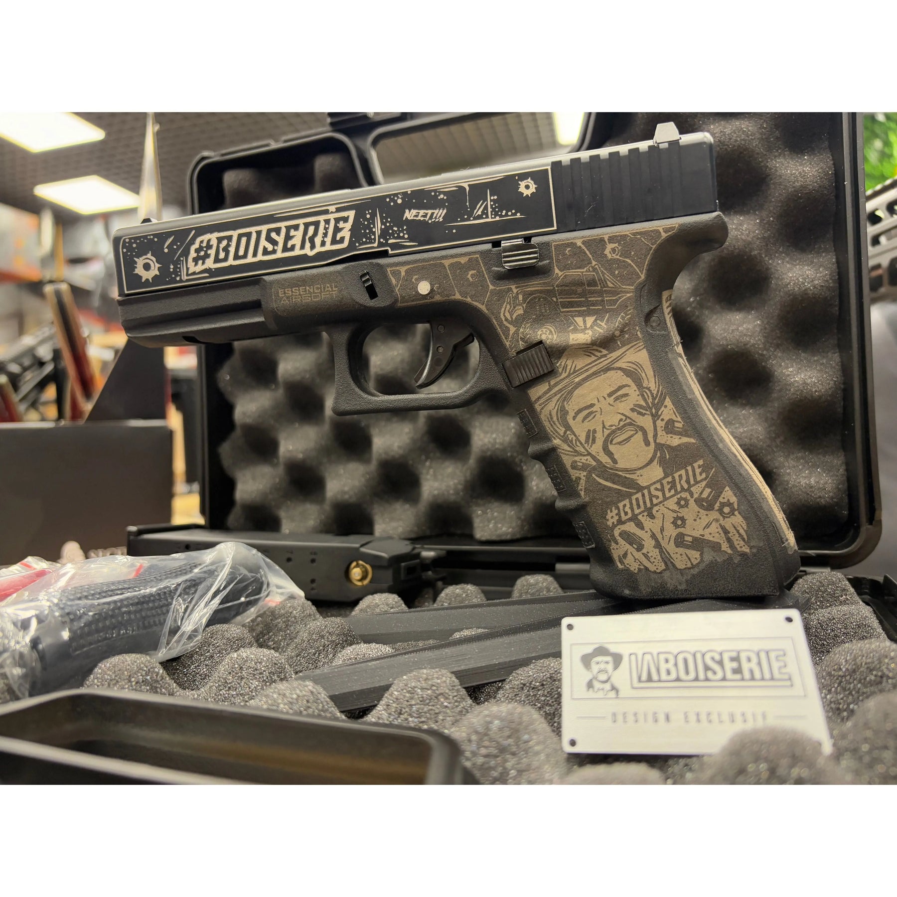 Édition spéciale G17 Type Glock 17 Boiserie avec gravures, culasse mobile en métal et kit de rechange, dans une mallette personnalisée