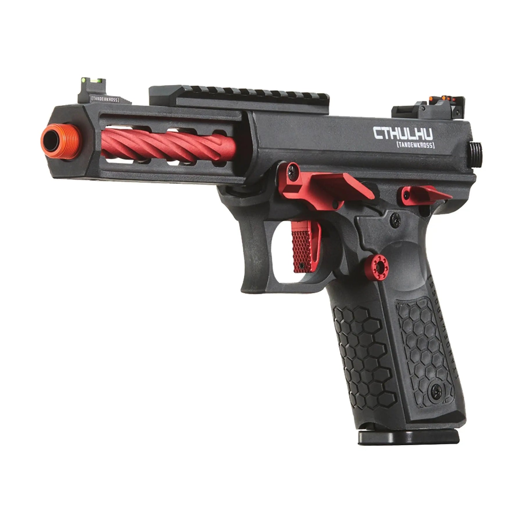 GBB AAP-01 CTHULHU Lancer Tactical, un pistolet à gaz sous licence Tandemkross en noir et rouge avec des caractéristiques innovantes pour une précision inégalée et une prise