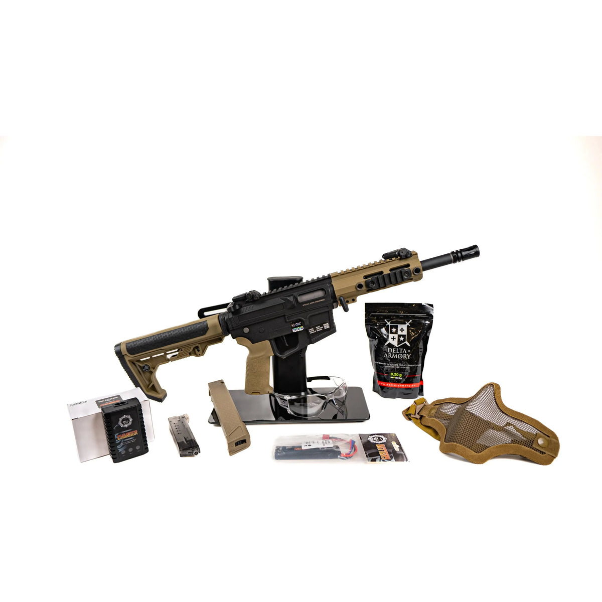 Pack CQB comprenant un Specna arms FX-01, une batterie Lipo 7.4v 1000mah, un chargeur Lipo Bo3, un bas de masque grillagé noir, un BB