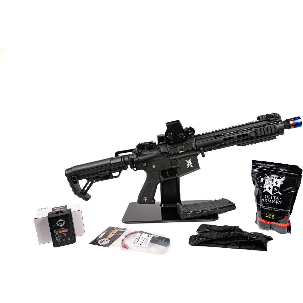 Pack confirmé contenant un AEG Bushido Gi Black, un viseur point rouge holographique, une Batterie LIPO 11.1v, un chargeur de batterie lipo, une sangle et un sach