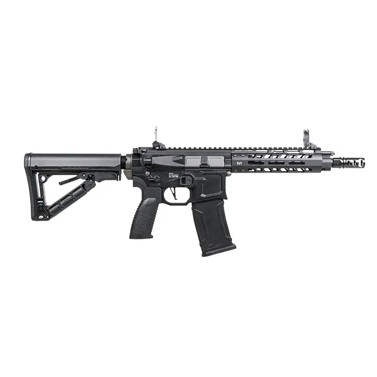 Réplique G&G MGCR 556 GBBR 7 en aluminium et acier, au corps futuriste et agressif, avec une efficacité de gaz maximale pour une expérience de tir optimale.