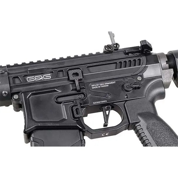 Réplique G&G MGCR 556 GBBR 7 à gaz avec corps usiné CNC, culasse en aluminium, pièces en acier et fonctionnement Hop Up réglable, en couleur noire.