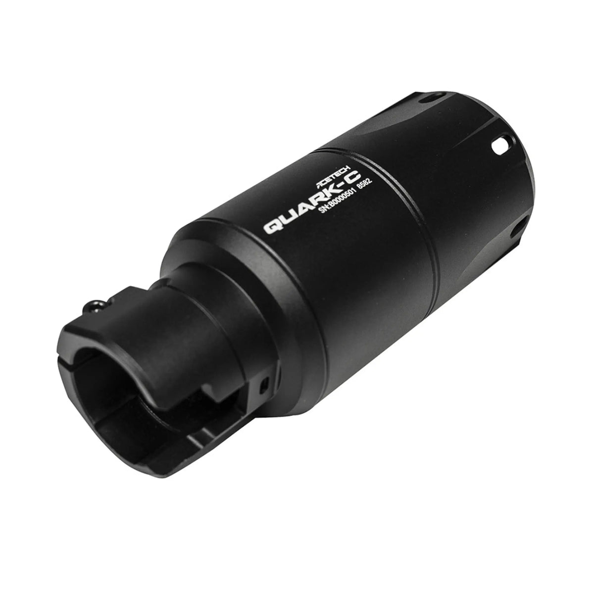 Photo fond blanc, accessoire bouche pour fusil d'assaut airsoft