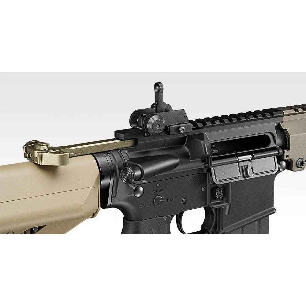 Contenu du pack Tokyo Marui URG-I 11.5inch Sopmod GBBR comprenant le fusil, le chargeur standard, les rails M-LOK, le bouchon de sécurité, le man