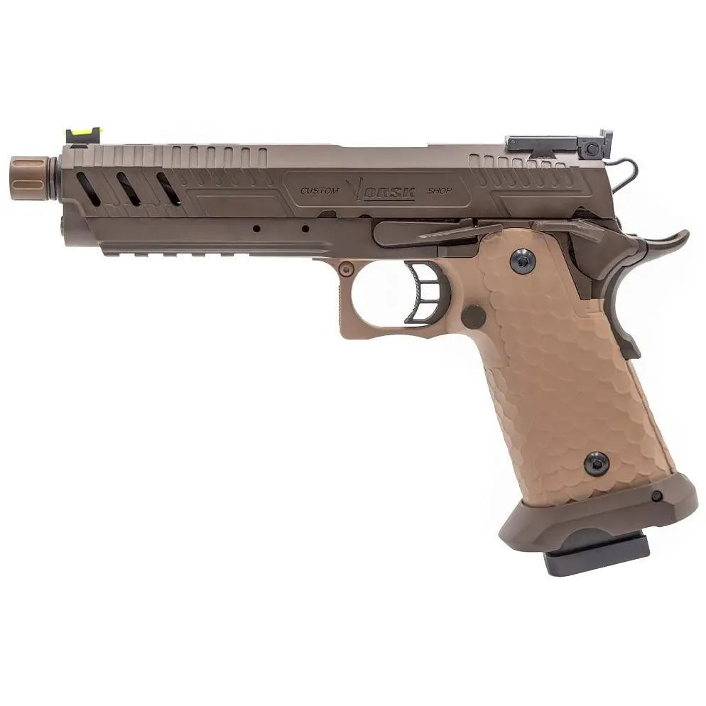 Réplique Vorsk CS Hi-Capa Vengeance Tan / Bronze avec option de point rouge, culasse métal ajourée, grip texturé, canon externe fluté et hausse réglable en métal