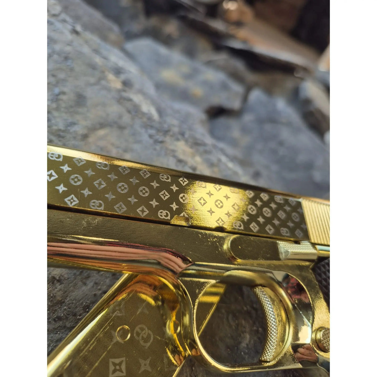 Balise alt SEO : "Pistolet airsoft 1911 GBB Essencial Custom Gaz, couleur or, hop-up ajustable, blowback, matériel en polymère, chargeur gaz vert en métal, capacité 20 billes,