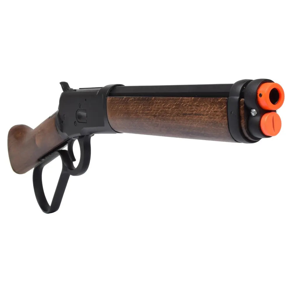 Balise alt SEO : "Carabine à gaz A&K Winchester M1873 noire, corps et canon en métal, crosse en bois, système à levier, chargeur 25 coups, hop-up réglable."