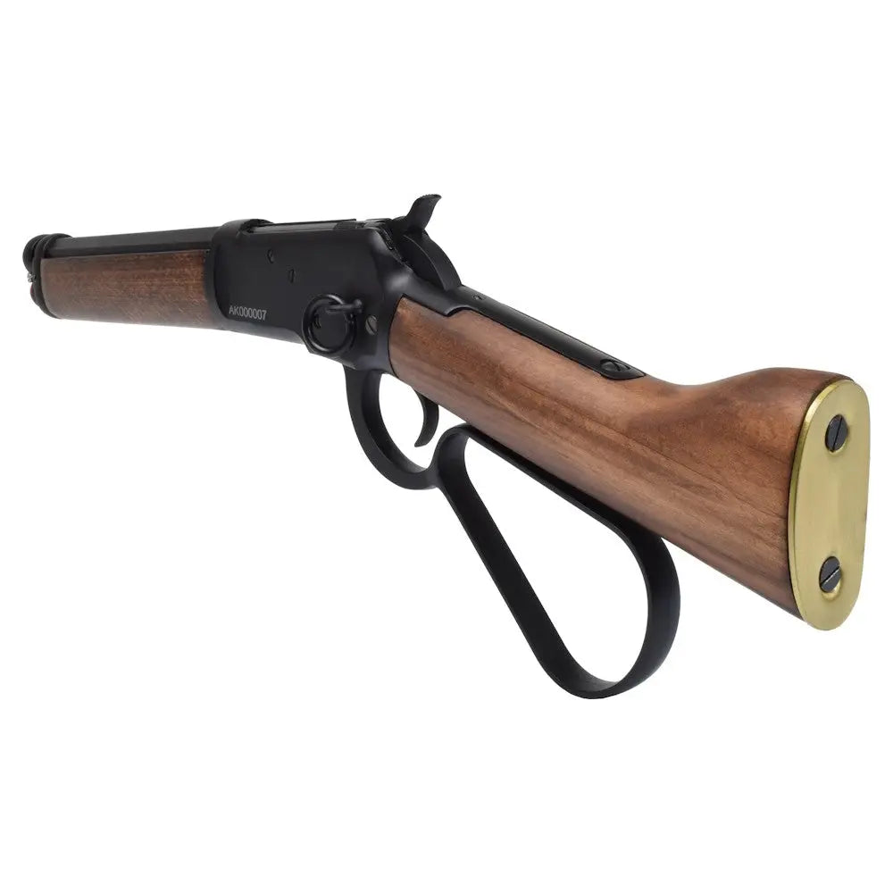 Balise alt SEO : "Carabine à gaz A&K Winchester M1873 noire avec corps en métal, crosse en bois, action à levier, chargeur 25 coups, et hop up réglable."