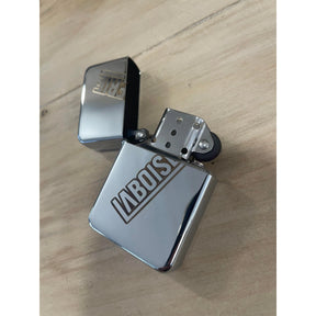 Briquet américain en métal poli avec détails en bois