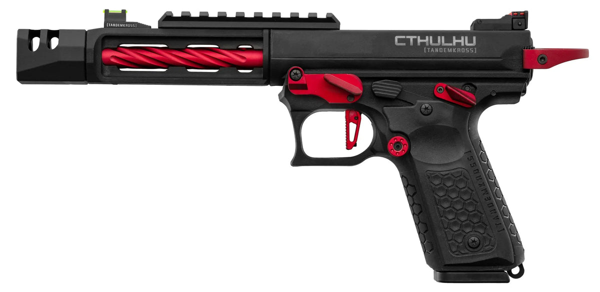 Airsoft Tandemkross CTHULHU avec compensateur Game Changer Pro et viseurs optiques Eagle Eye en rouge et noir