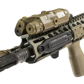 Plaque de montage d'interrupteur à bande M-LOK Insight PEQ de Magpul pour systèmes compatibles M-LOK