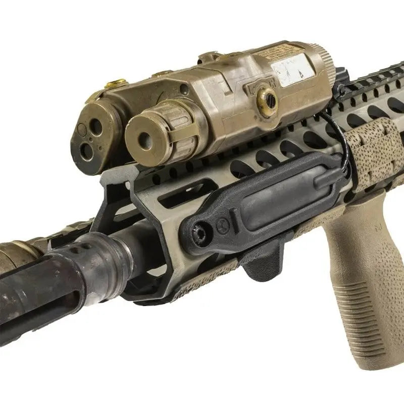 Plaque de montage d'interrupteur à bande M-LOK Insight PEQ de Magpul pour systèmes compatibles M-LOK