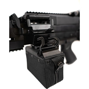 Réplique du SSR249 Machine Gun de type m249 par Novritsch avec mode de tir automatique, chargeur de 2000 cartouches et diverses fonctionnalités internes et externes.