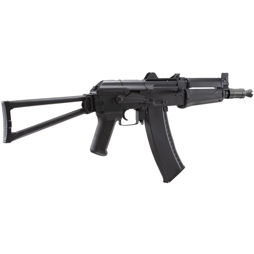 "Réplique AKS-74U en polymer noir avec gearbox V3 métal, hop-up ajustable, moteur hi-torque, crosse repliable, chargeur Hi-cap 400 billes; batterie non incluse."